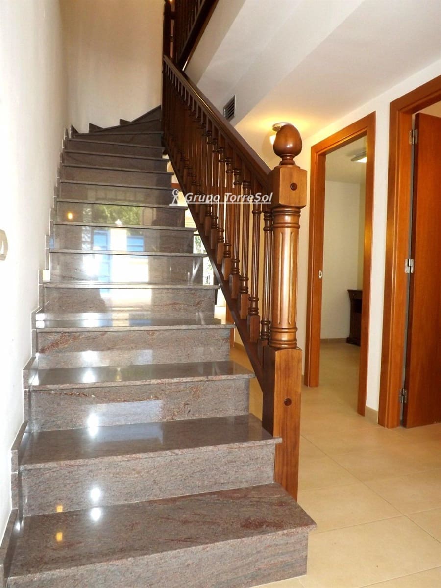 5 makuuhuone Omakotitalo myytävänä paikassa Segur de Calafell mukana 
autotalli - 365 000 € (Ref: 9536191)