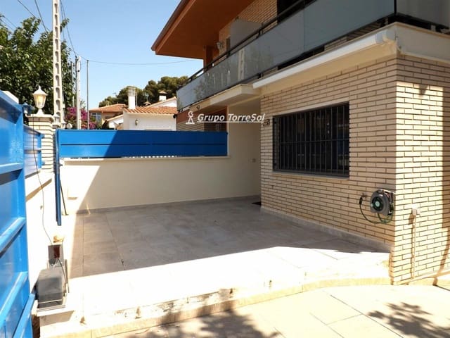 5 makuuhuone Omakotitalo myytävänä paikassa Segur de Calafell, Calafell mukana 
autotalli - 365 000 € (Ref: 9536191)