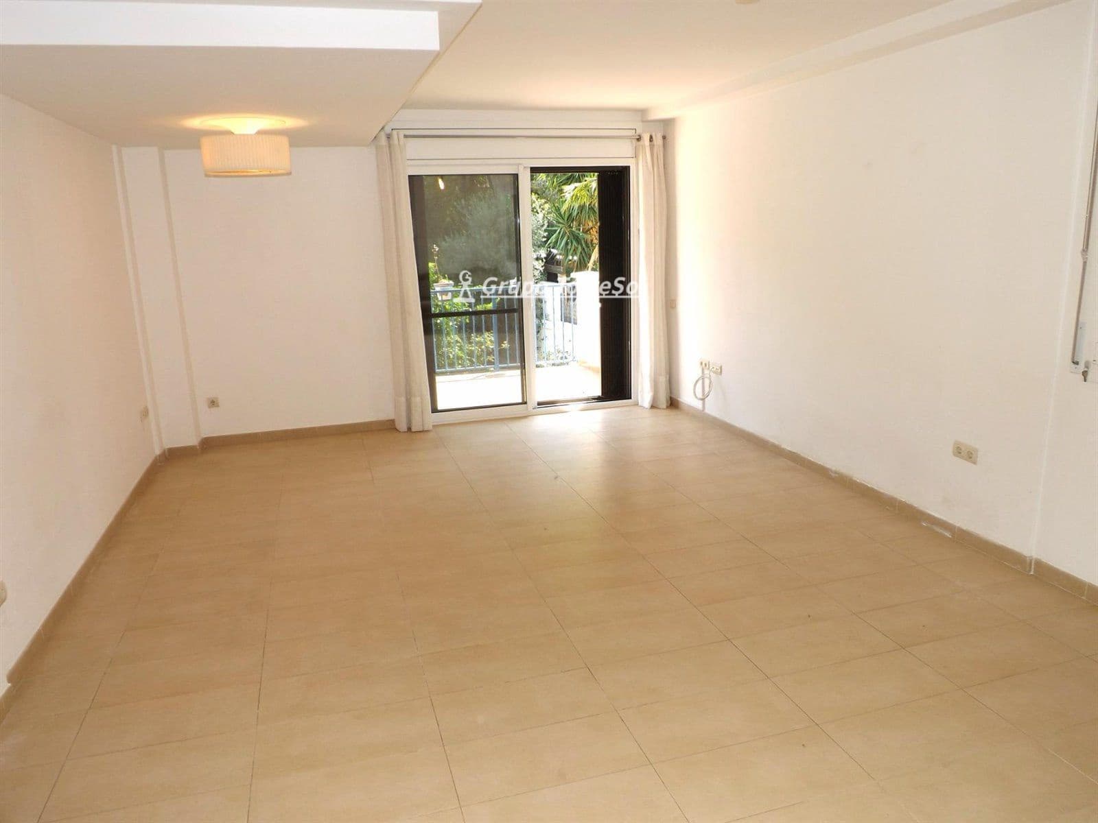 5 makuuhuone Omakotitalo myytävänä paikassa Segur de Calafell mukana 
autotalli - 365 000 € (Ref: 9536191)