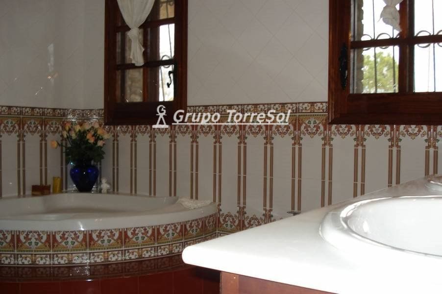 5 sovrum Villa till salu i Santa Oliva med pool - 675 000 € (Ref: 9536204)