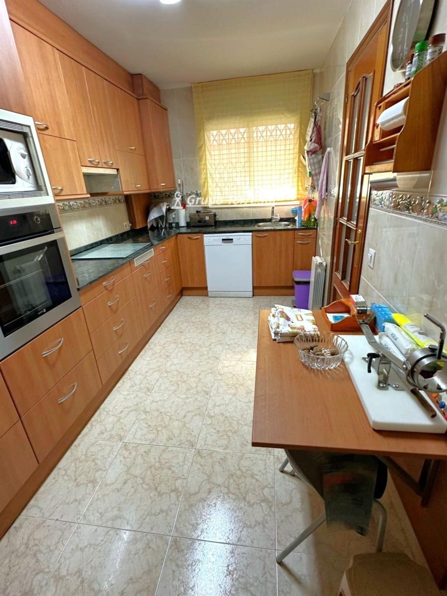 4 slaapkamer Huis te koop in Vilanova i la Geltru met zwembad - € 480.000 (Ref: 9536205)