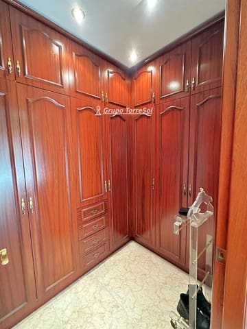 4 slaapkamer Huis te koop in Vilanova i la Geltrú met zwembad - € 480.000 (Ref: 9536205)