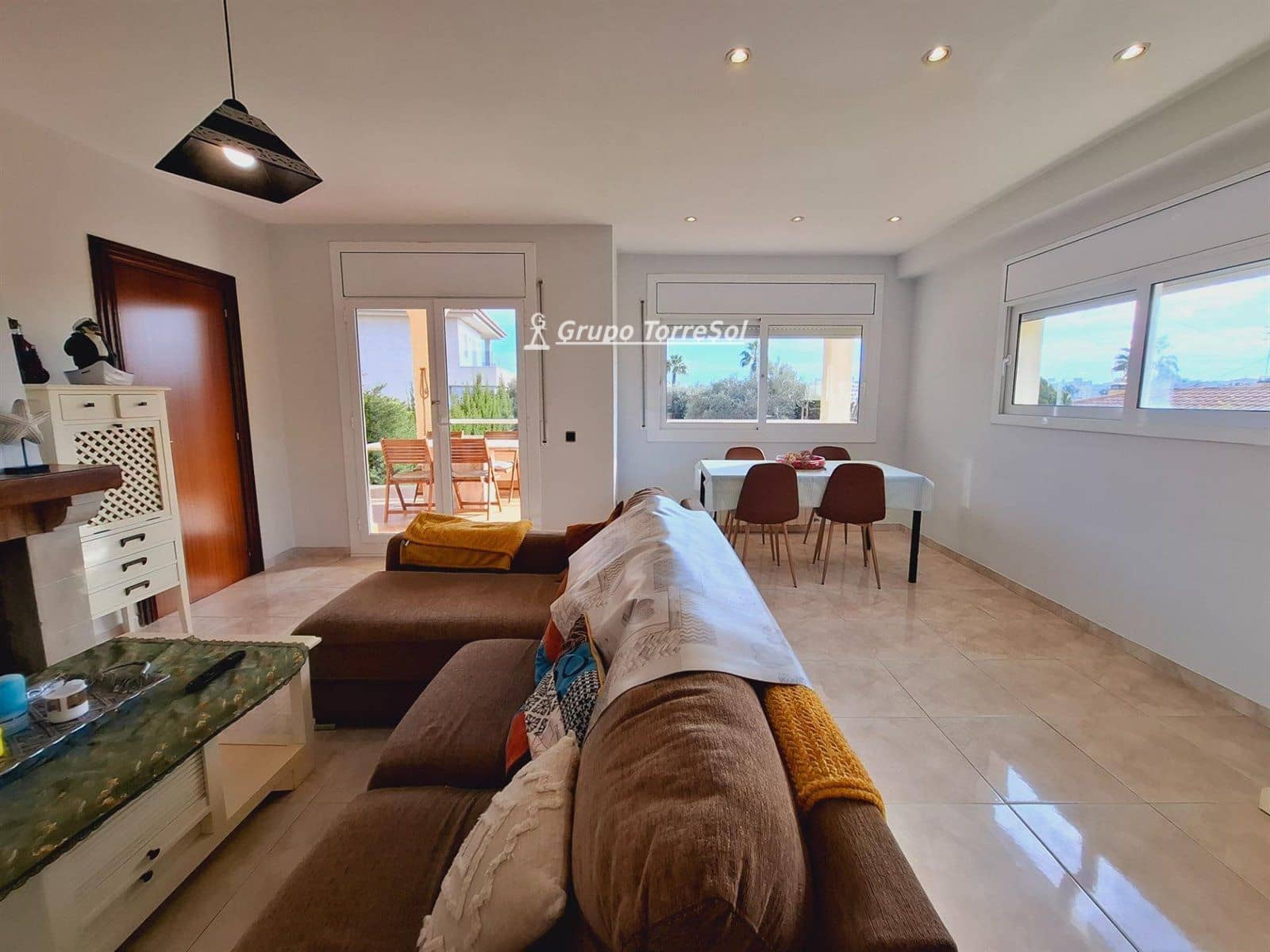 4 makuuhuone Omakotitalo myytävänä paikassa Calafell mukana uima-altaan 
autotalli - 480 000 € (Ref: 9536206)