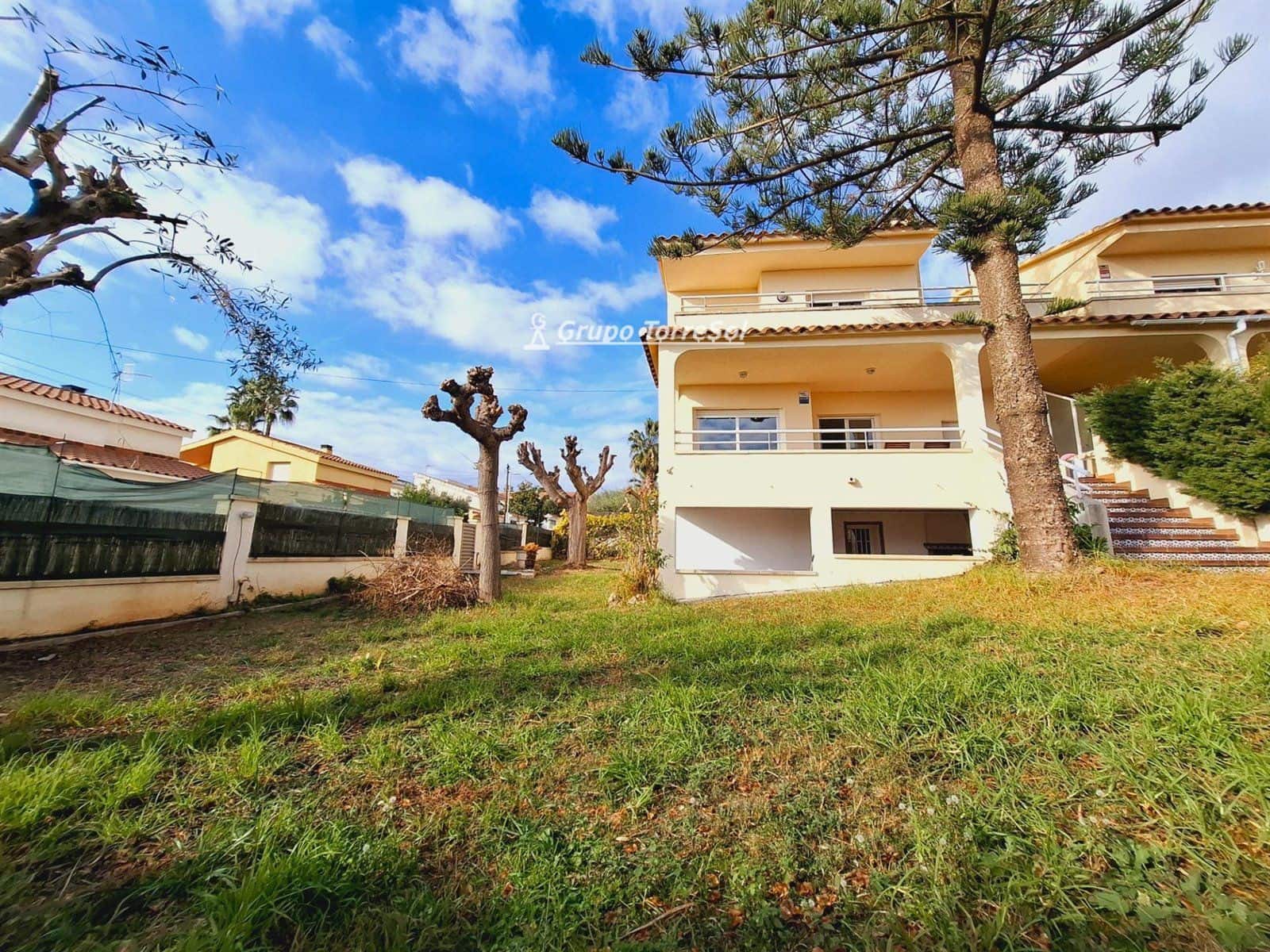 4 makuuhuone Omakotitalo myytävänä paikassa Calafell mukana uima-altaan 
autotalli - 480 000 € (Ref: 9536206)