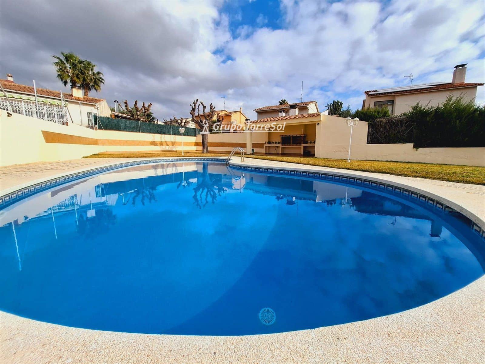 4 makuuhuone Omakotitalo myytävänä paikassa Calafell mukana uima-altaan 
autotalli - 480 000 € (Ref: 9536206)