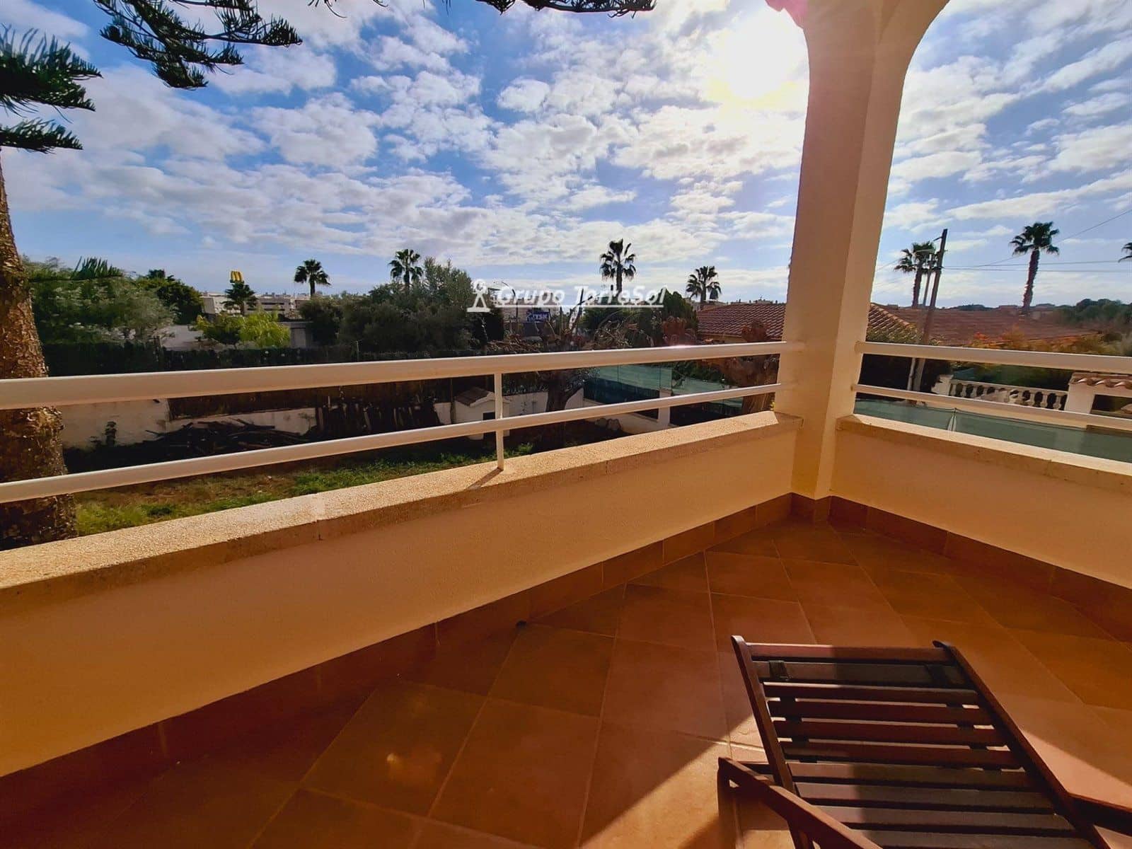 4 makuuhuone Omakotitalo myytävänä paikassa Calafell mukana uima-altaan 
autotalli - 480 000 € (Ref: 9536206)