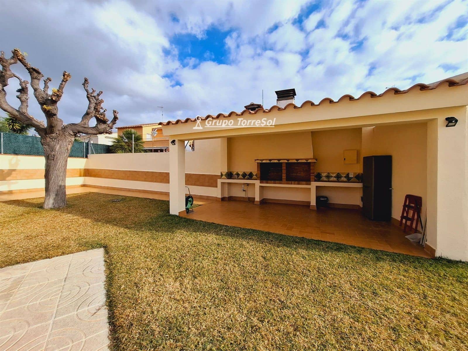 4 makuuhuone Omakotitalo myytävänä paikassa Calafell mukana uima-altaan 
autotalli - 480 000 € (Ref: 9536206)