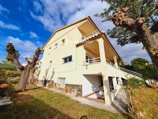 4 makuuhuone Omakotitalo myytävänä paikassa Calafell mukana uima-altaan 
autotalli - 480 000 € (Ref: 9536206)