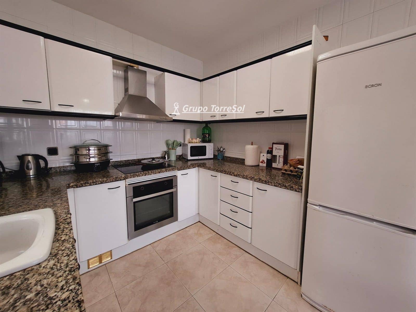 4 makuuhuone Omakotitalo myytävänä paikassa Calafell mukana uima-altaan 
autotalli - 480 000 € (Ref: 9536206)