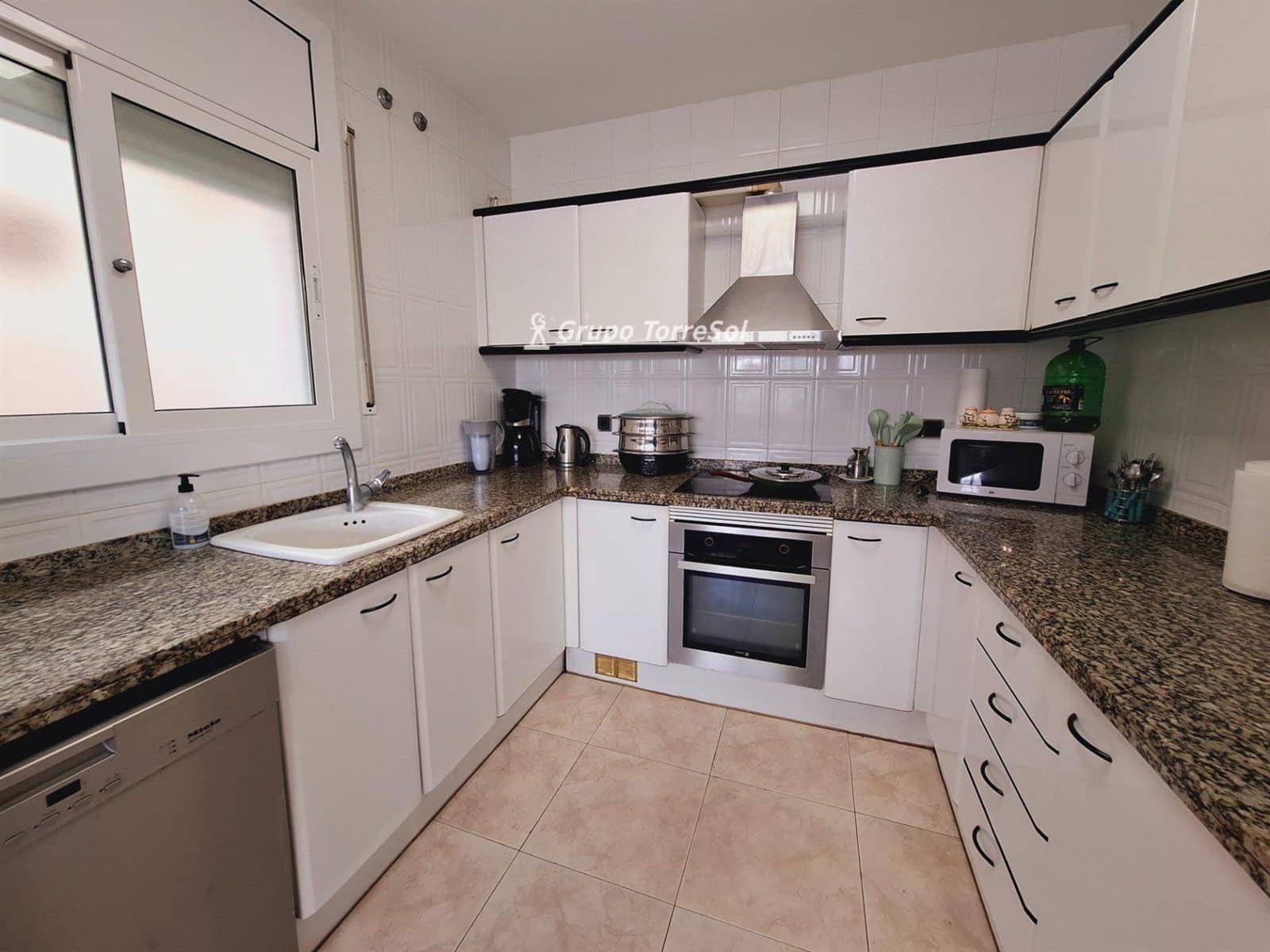 4 makuuhuone Omakotitalo myytävänä paikassa Calafell mukana uima-altaan 
autotalli - 480 000 € (Ref: 9536206)