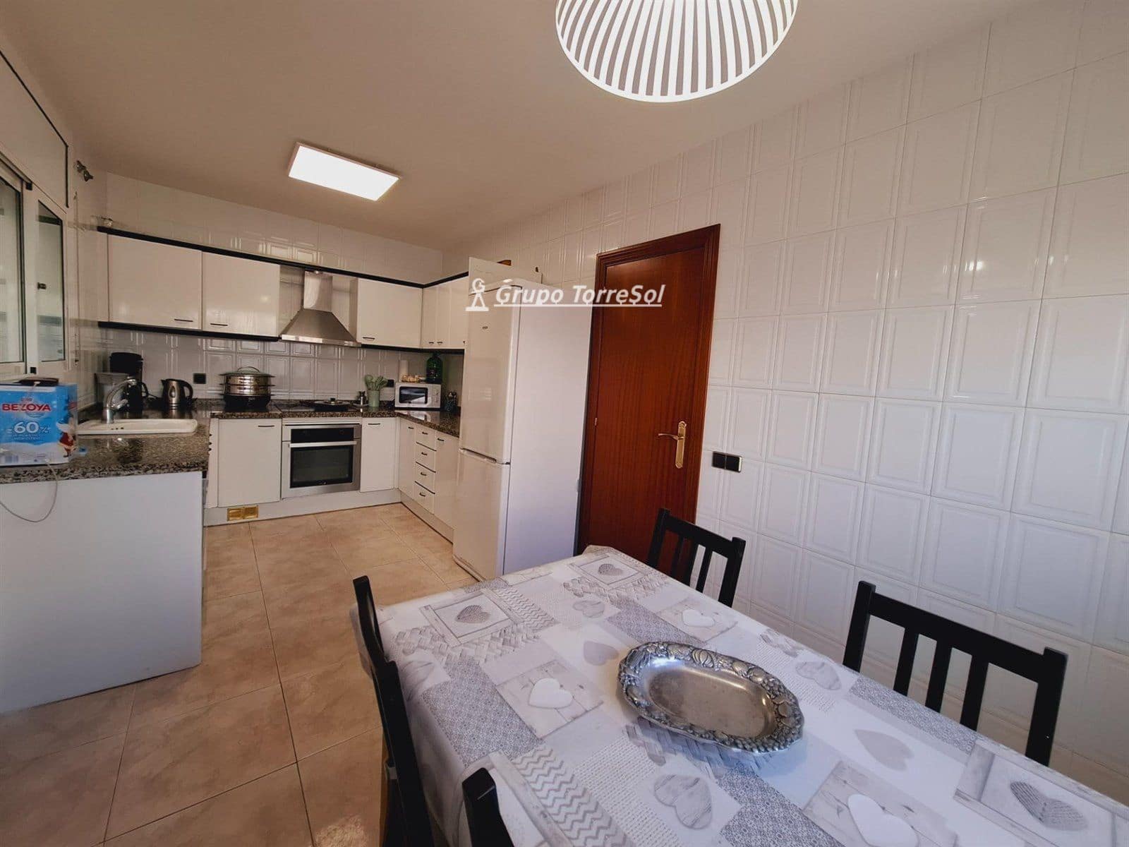 4 makuuhuone Omakotitalo myytävänä paikassa Calafell mukana uima-altaan 
autotalli - 480 000 € (Ref: 9536206)