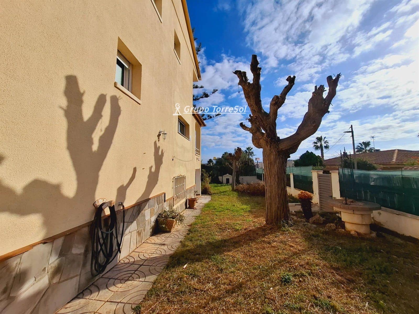 4 makuuhuone Omakotitalo myytävänä paikassa Calafell mukana uima-altaan 
autotalli - 480 000 € (Ref: 9536206)