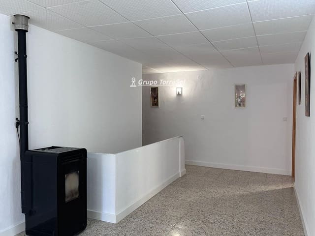 4 makuuhuone Omakotitalo myytävänä paikassa Sant Jaume dels Domenys mukana 
autotalli - 235 000 € (Ref: 9536218)