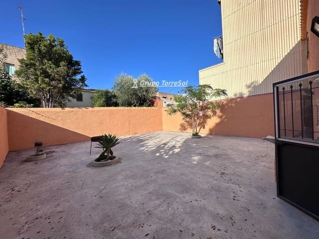 4 makuuhuone Omakotitalo myytävänä paikassa Sant Jaume dels Domenys mukana 
autotalli - 235 000 € (Ref: 9536218)