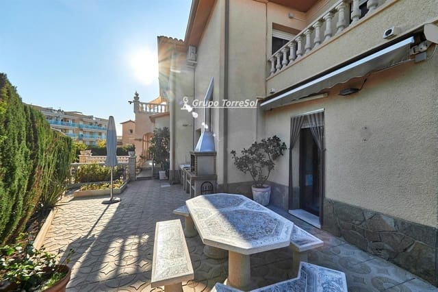 4 slaapkamer Villa te koop in El Vendrell met zwembad - € 450.000 (Ref: 9536223)