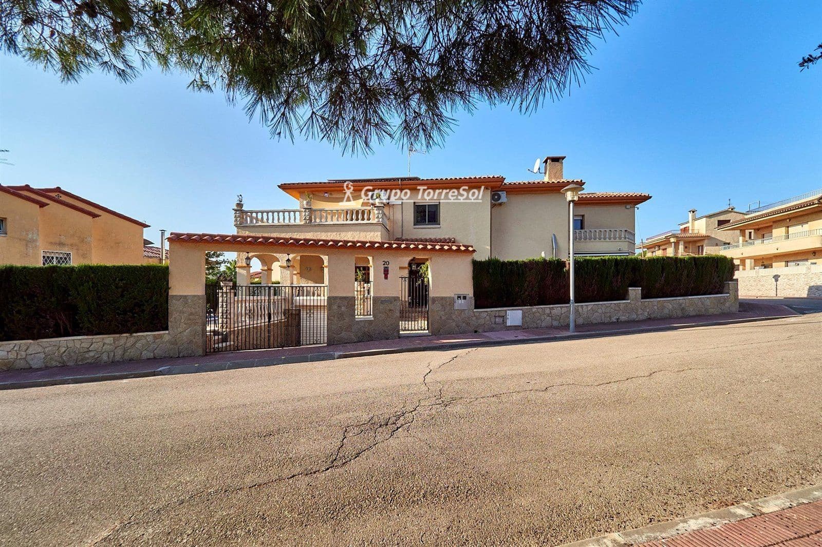 4 slaapkamer Villa te koop in El Vendrell met zwembad - € 450.000 (Ref: 9536223)