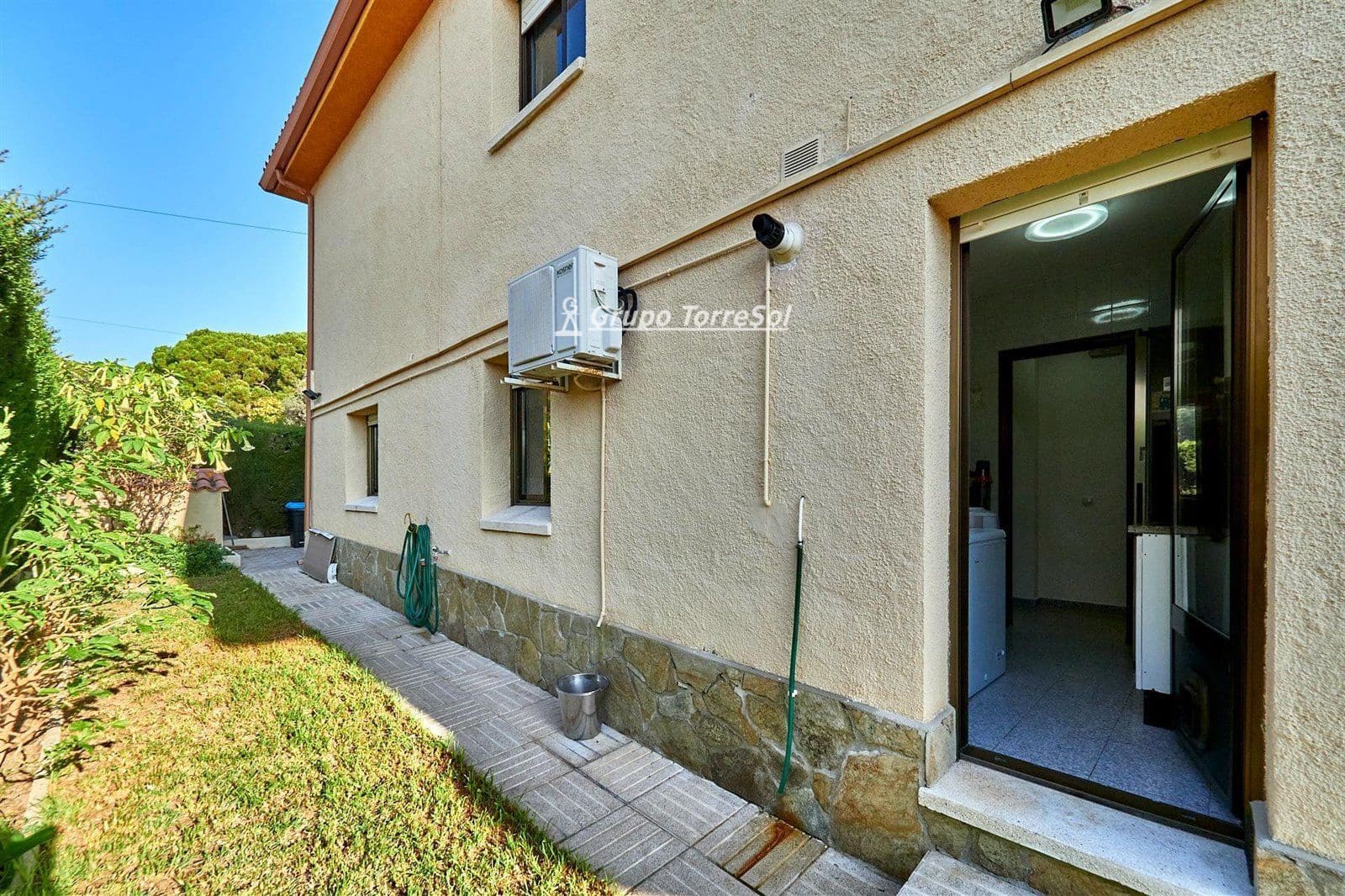 4 slaapkamer Villa te koop in El Vendrell met zwembad - € 450.000 (Ref: 9536223)