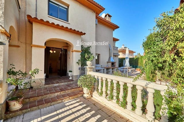 4 slaapkamer Villa te koop in El Vendrell met zwembad - € 450.000 (Ref: 9536223)