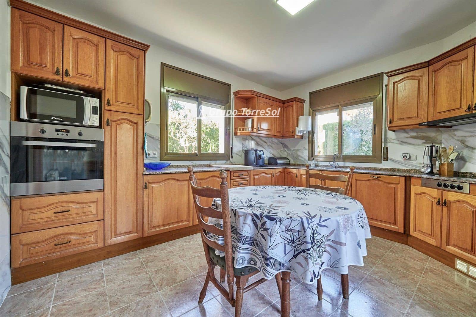 4 slaapkamer Villa te koop in El Vendrell met zwembad - € 450.000 (Ref: 9536223)