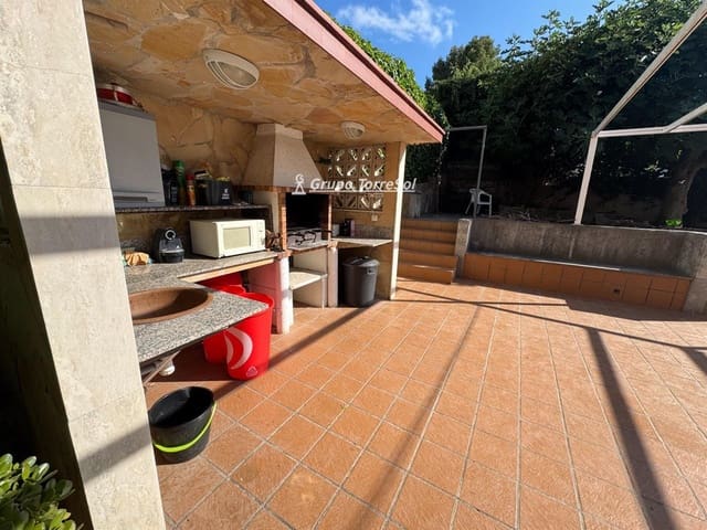 4 makuuhuone Huvila myytävänä paikassa Calafell mukana uima-altaan - 295 000 € (Ref: 9536229)