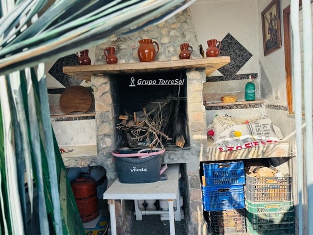 4 soveværelse Villa til salg i La Bisbal del Penedès - € 158.000 (Ref: 9536244)