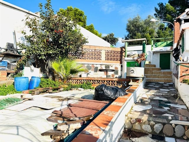 4 soveværelse Villa til salg i La Bisbal del Penedès - € 158.000 (Ref: 9536244)