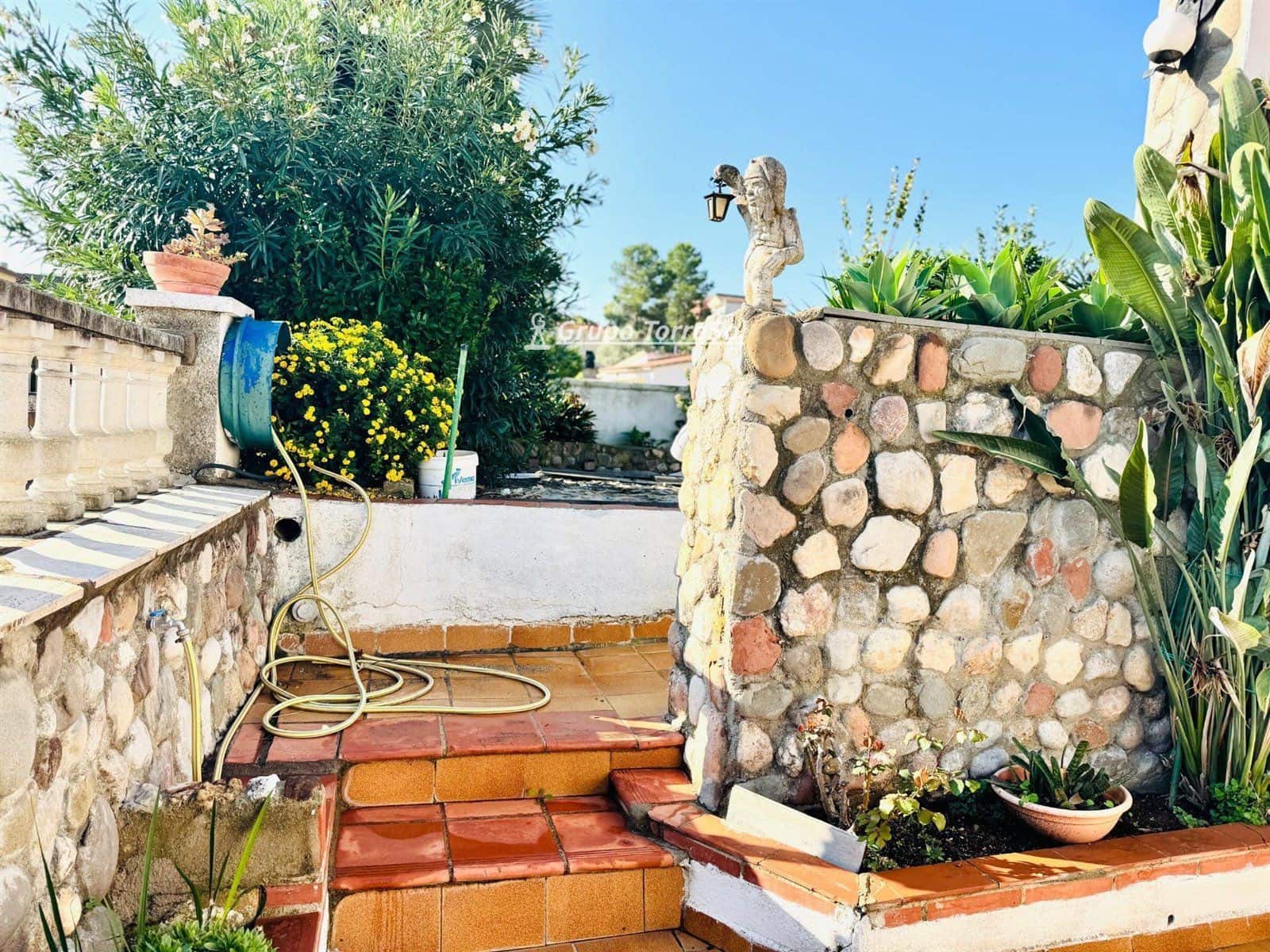 4 soveværelse Villa til salg i La Bisbal del Penedes - € 158.000 (Ref: 9536244)