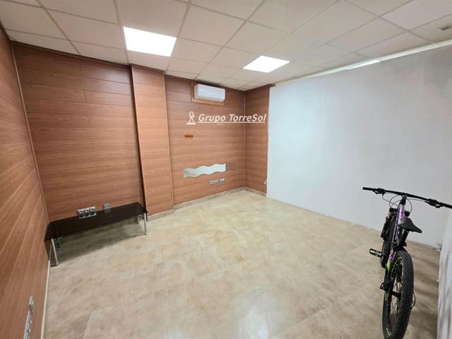 4 slaapkamer Commercieel te huur in Torredembarra - € 700 (Ref: 9536248)