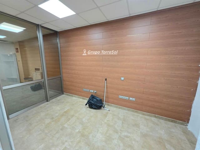 4 slaapkamer Commercieel te huur in Torredembarra - € 700 (Ref: 9536248)