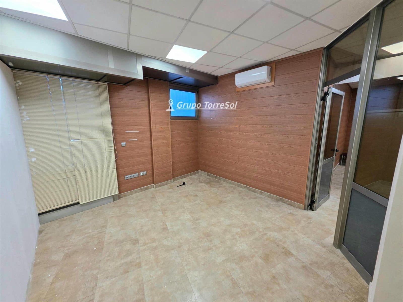 4 slaapkamer Commercieel te huur in Torredembarra - € 700 (Ref: 9536248)