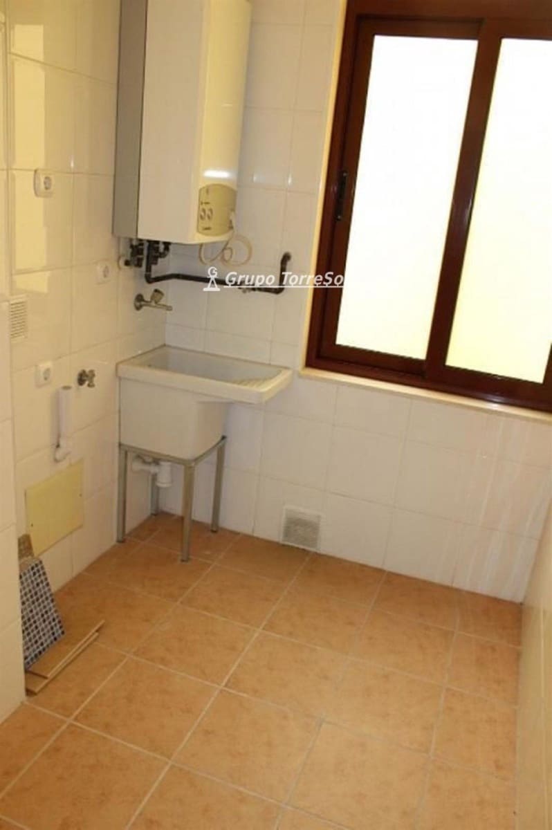 Piso de 3 habitaciones en Torredembarra en alquiler con garaje - 710 € (Ref: 9537353)