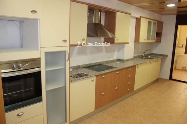 Piso de 3 habitaciones en Torredembarra en alquiler con garaje - 710 € (Ref: 9537353)