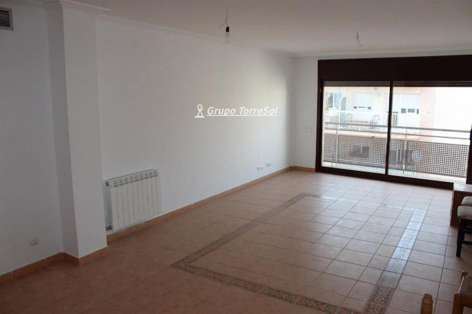 Piso de 3 habitaciones en Torredembarra en alquiler con garaje - 710 € (Ref: 9537353)