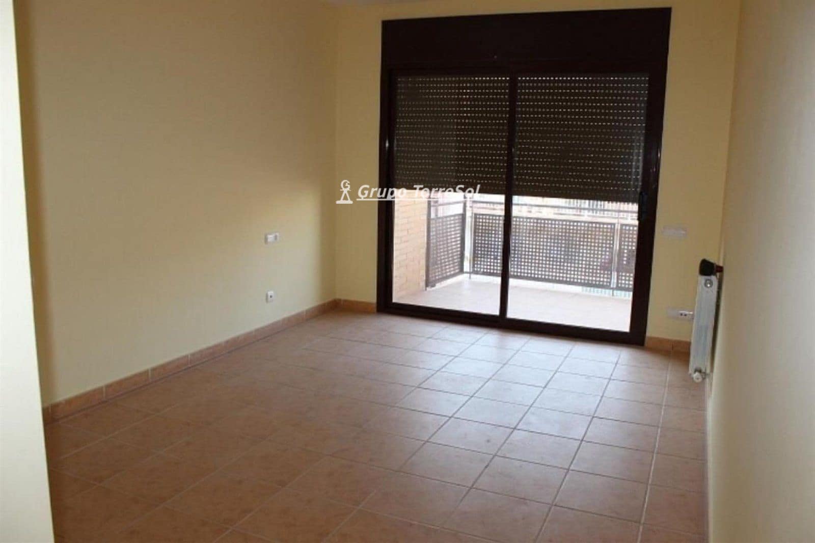 Piso de 3 habitaciones en Torredembarra en alquiler con garaje - 710 € (Ref: 9537353)