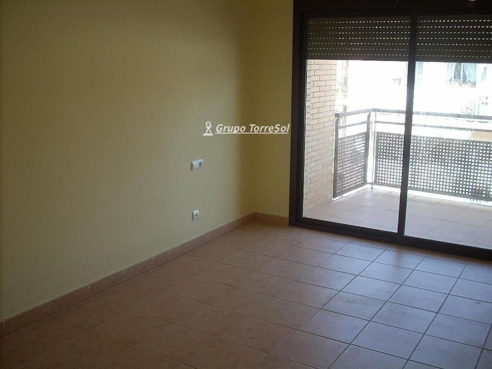 Piso de 3 habitaciones en Torredembarra en alquiler con garaje - 710 € (Ref: 9537353)