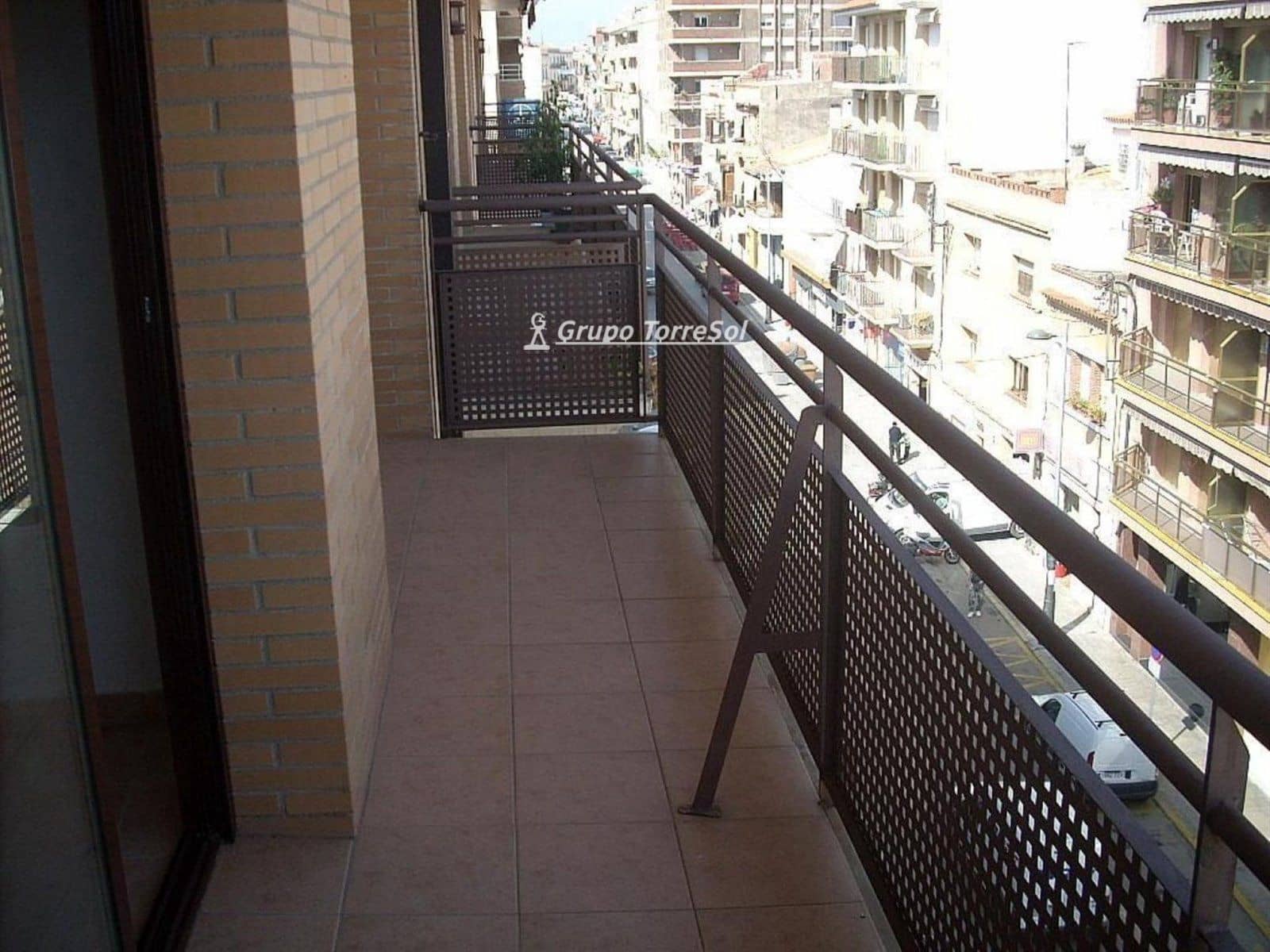 Piso de 3 habitaciones en Torredembarra en alquiler con garaje - 710 € (Ref: 9537353)