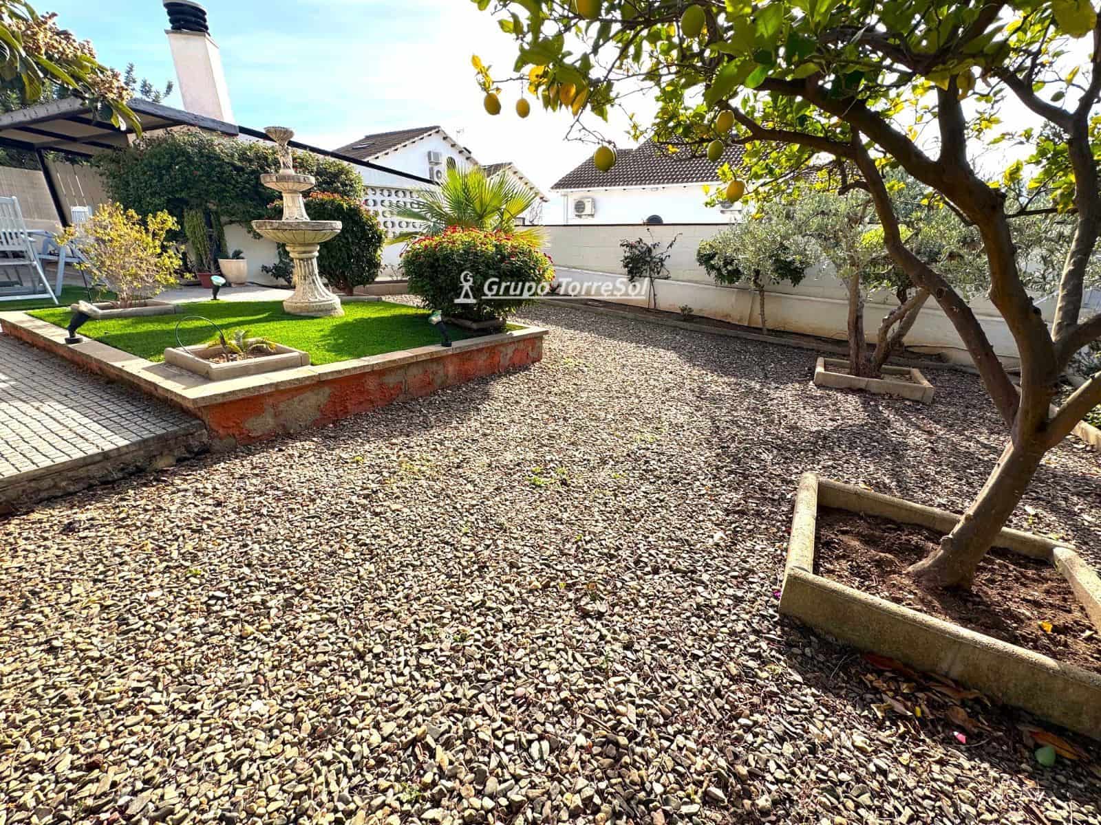 3 bedroom Villa for sale in La Pobla de Montornes with garage - € 280,000 (Ref: 9542623)