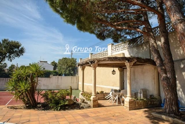 4 sypialnia Willa na sprzedaż w Calafell z basenem garażem - 550 000 € (Ref: 9553133)