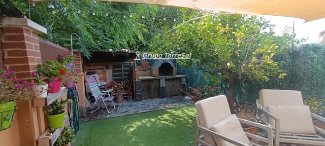 3 bedroom Townhouse for sale in Banyeres del Penedès - € 230,000 (Ref: 9570381)