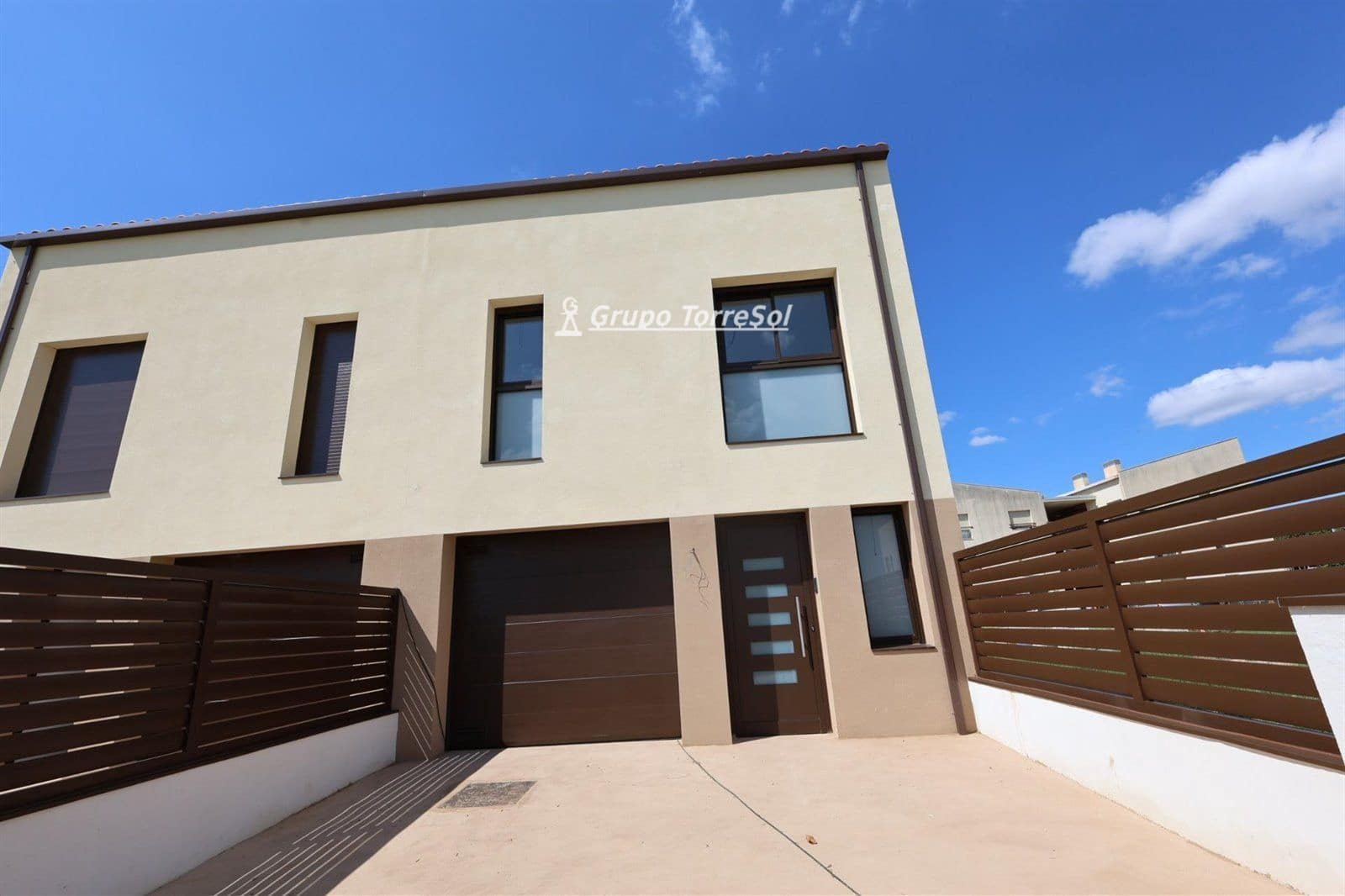 3 bedroom Townhouse for sale in Banyeres del Penedes - € 269,000 (Ref: 9574855)