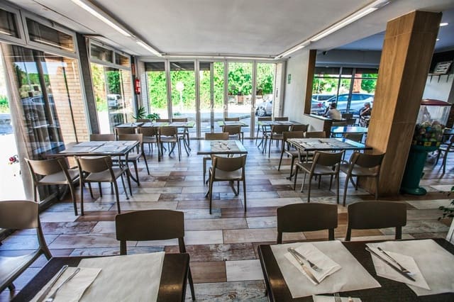 Kommersiell til salgs i El Vendrell - € 360 000 (Ref: 9574857)