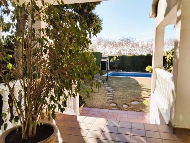 5 slaapkamer Villa te koop in El Vendrell met zwembad garage - € 550.000 (Ref: 9602699)