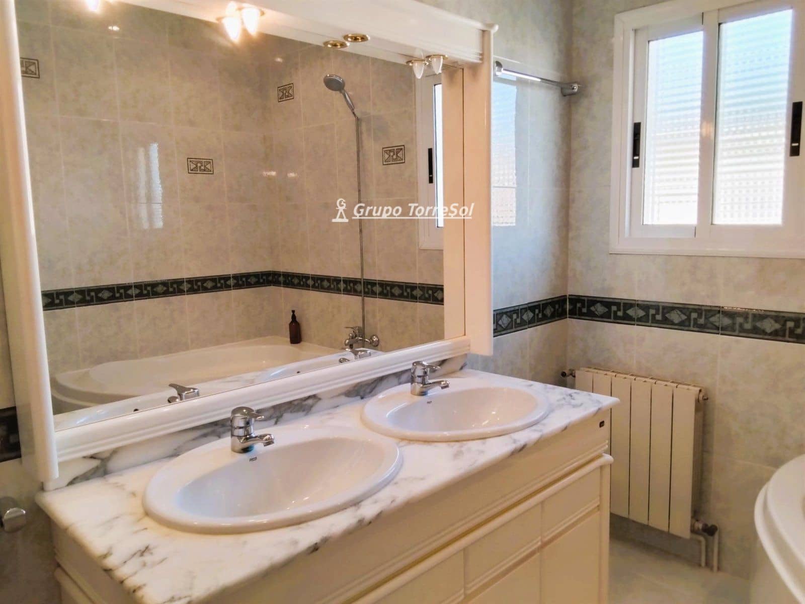 5 slaapkamer Villa te koop in El Vendrell met zwembad garage - € 550.000 (Ref: 9602704)