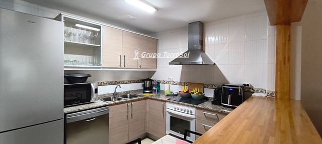 3 makuuhuone Omakotitalo myytävänä paikassa Banyeres del Penedès mukana 
autotalli - 210 000 € (Ref: 9610076)