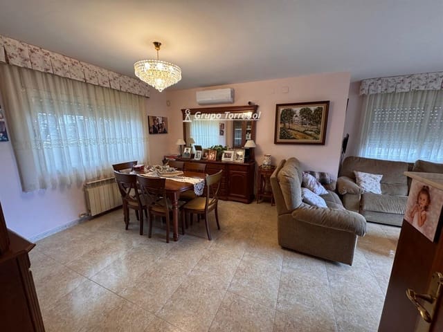 6 quarto Casa em Banda para venda em Creixell com garagem - 329 000 € (Ref: 9611873)