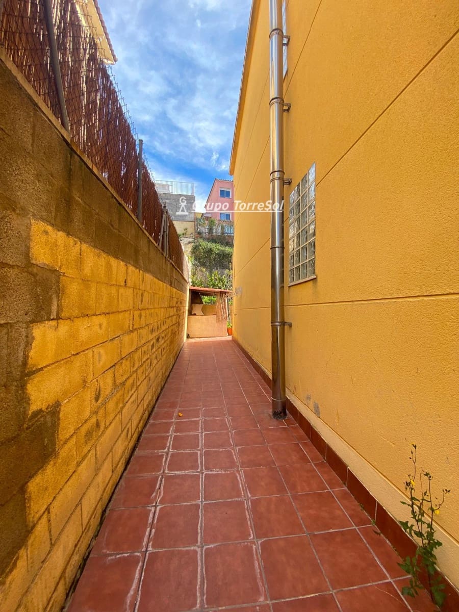 4 bedroom Townhouse for sale in Segur de Calafell with garage - € 357,000 (Ref: 9611976)