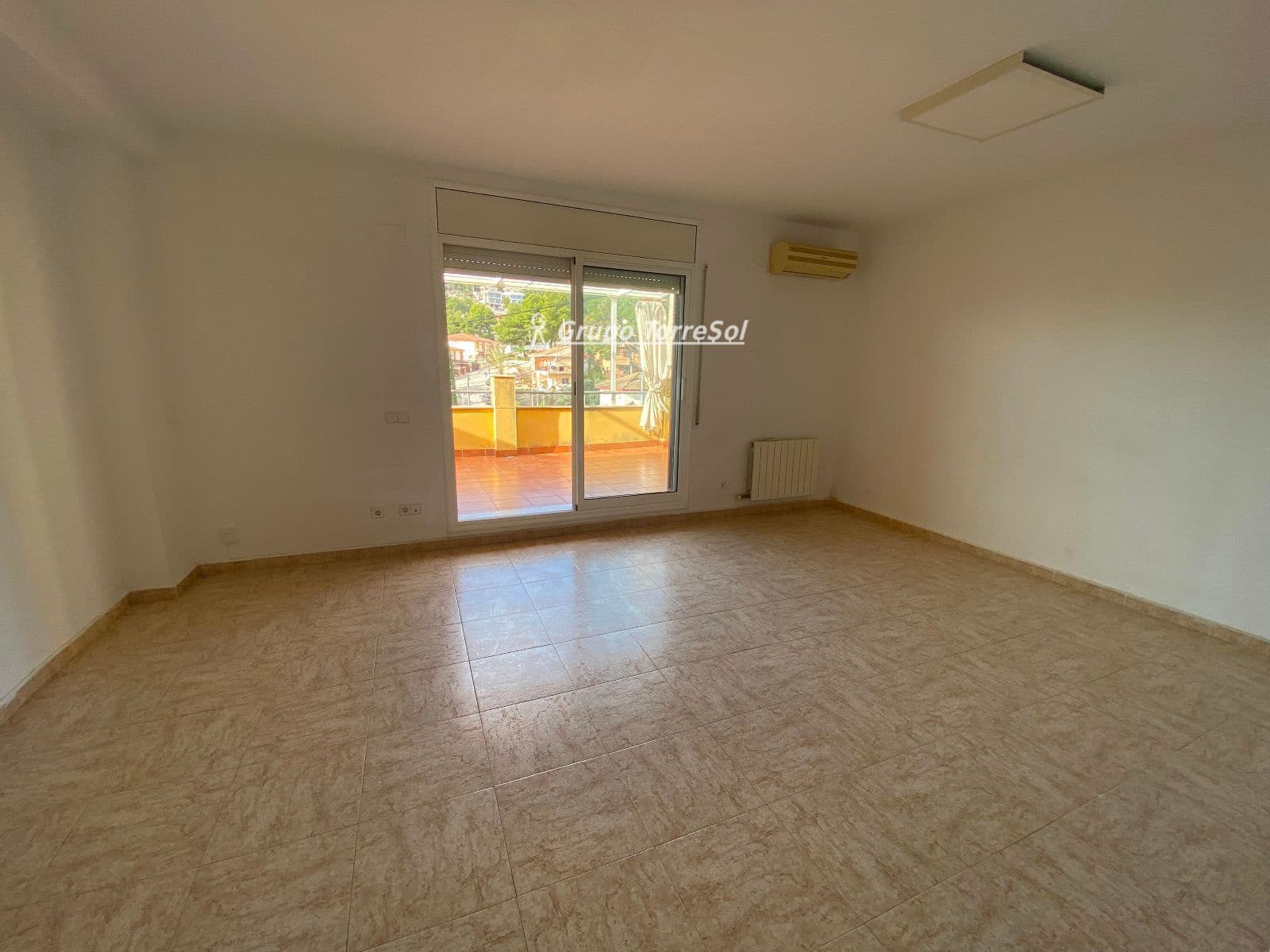 4 bedroom Townhouse for sale in Segur de Calafell with garage - € 357,000 (Ref: 9611976)