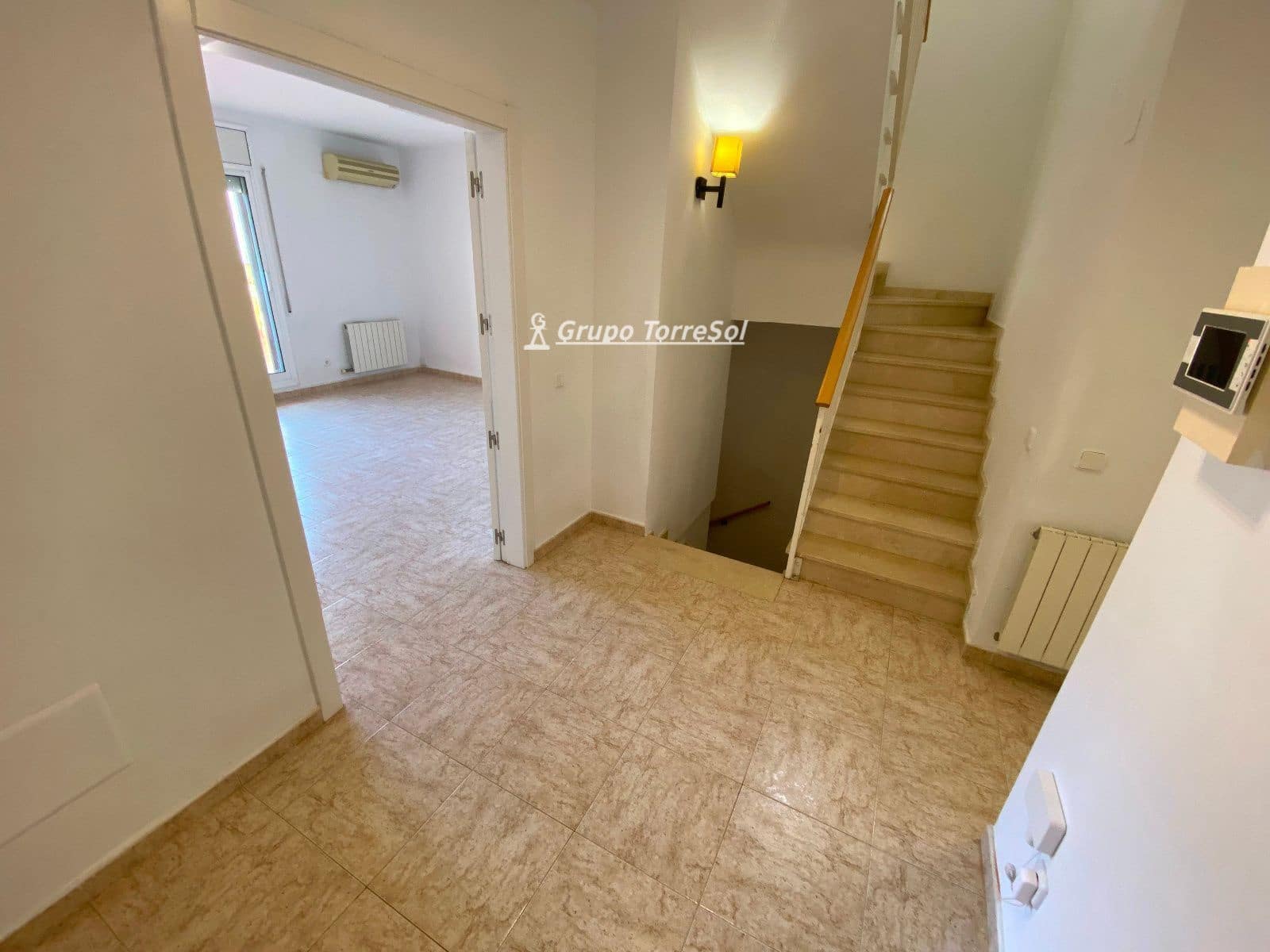 4 bedroom Townhouse for sale in Segur de Calafell with garage - € 357,000 (Ref: 9611976)