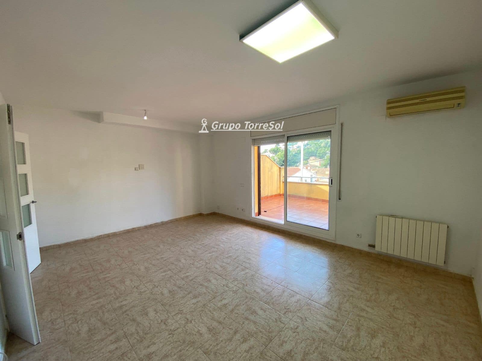 4 bedroom Townhouse for sale in Segur de Calafell with garage - € 357,000 (Ref: 9611976)