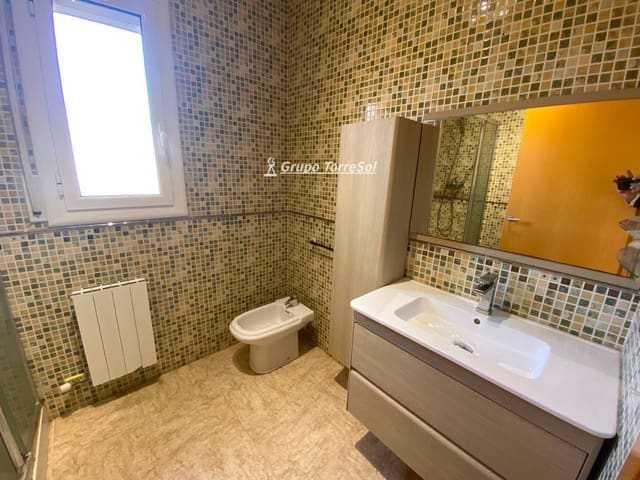 4 bedroom Townhouse for sale in Segur de Calafell, Calafell with garage - € 357,000 (Ref: 9611976)